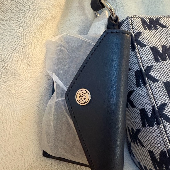 Michael Kors Navy and White Purse with Cardholder - Picture 3 of 12